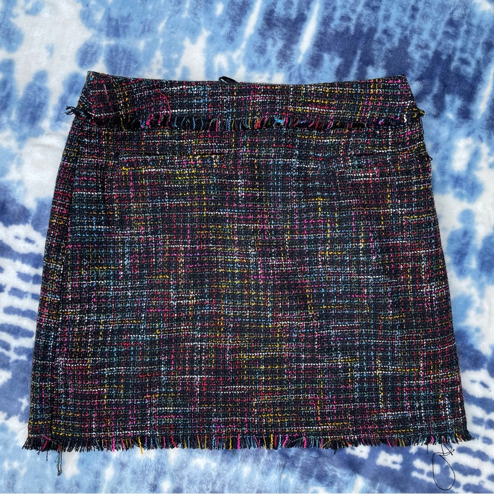 Black/Multi-colored tweed short skirt size 10 from H&M 🔥 Mega Fashionable 🔥